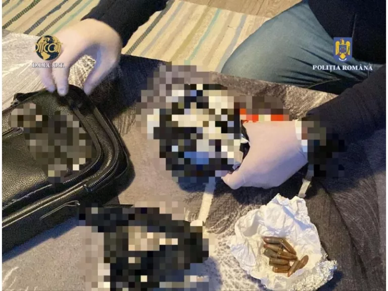 Perchezițiile sunt într-un dosar de trafic de droguri de risc și mare risc și deținerea de droguri de risc și mare risc pentru consum propriu, fără drept