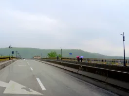 Se schimbă lămpile pe podul Goranu din Râmnicu Vâlcea