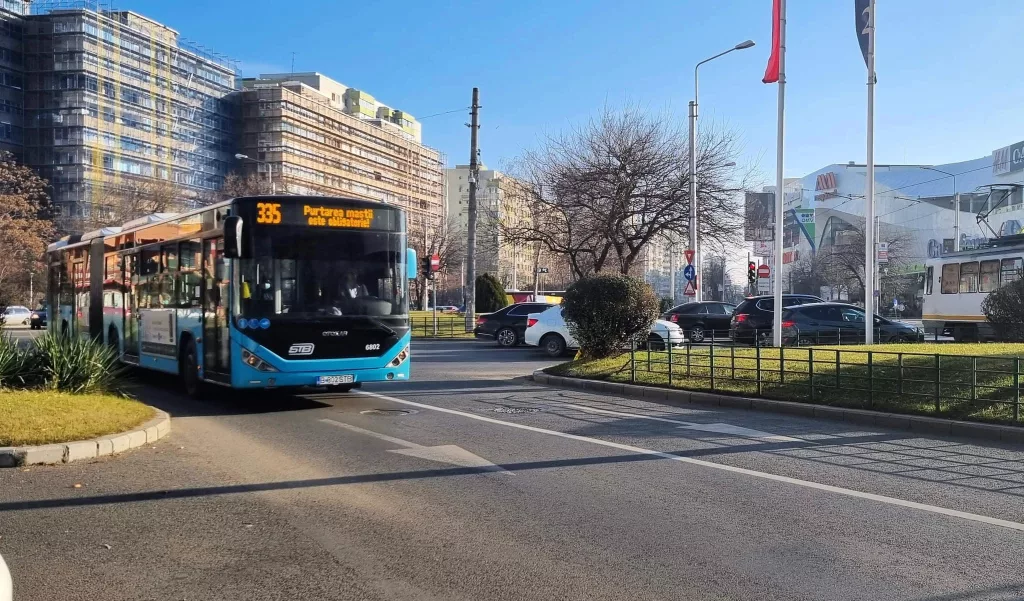 Un șofer de autobuz din București a lovit mortal un pieton și a continuat traseul