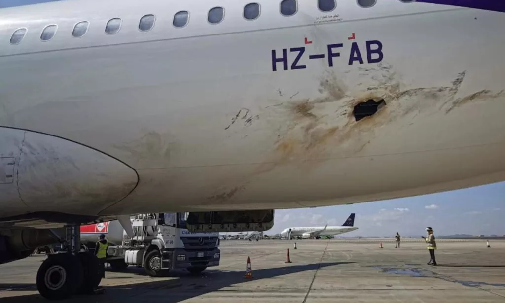 Avion saudit incendiat într-un atac pe Aeroportul Khartoum