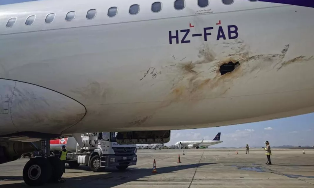 Un avion al Companiei aeriene naționale a Arabiei Saudite, Saudia, a luat foc sâmbătă pe Aeroportul Internațional Khartoum din Sudan