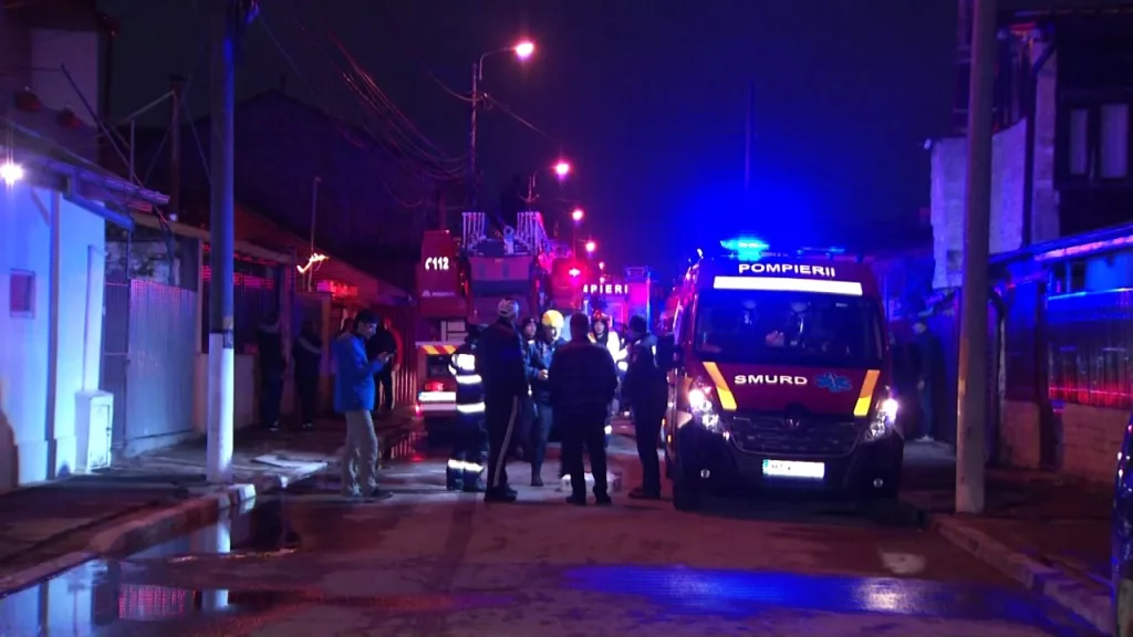 Un bărbat rănit după un incendiu puternic în Capitală