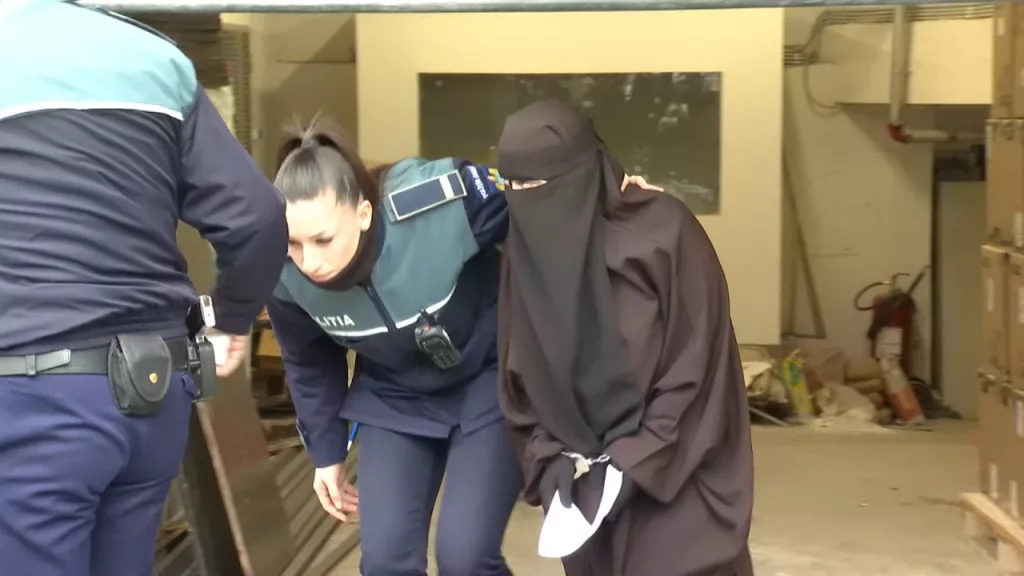 Femeie acuzată de propagandă teroristă, trimisă în judecată de DIICOT