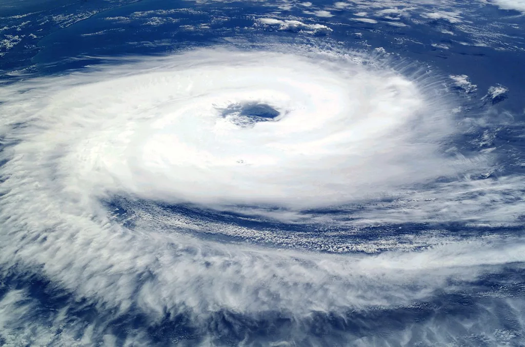 Ciclon tropical cu viteză de aproape 300 km/h, în Australia