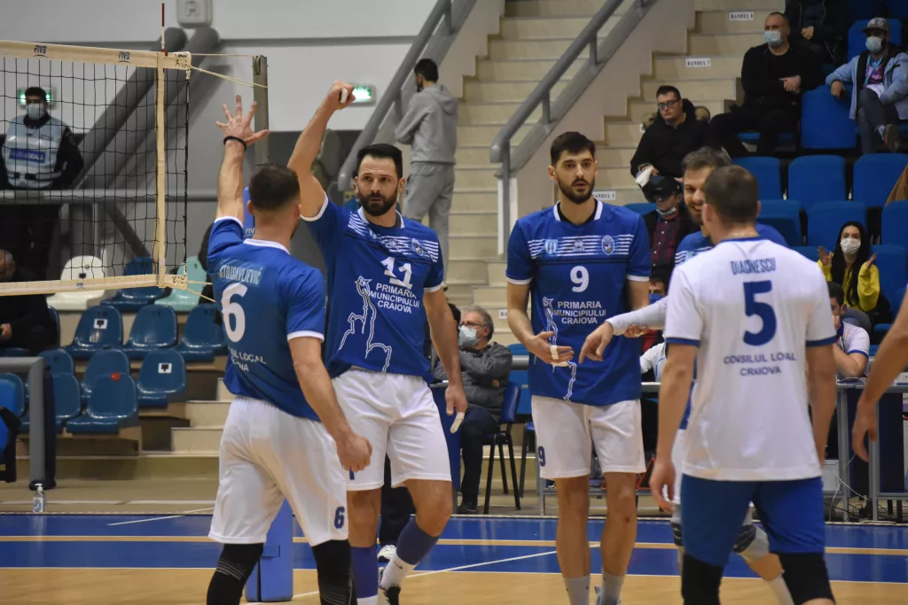 Voleibaliştii de la SCMU Craiova luptă cu Dinamo pentru bronz