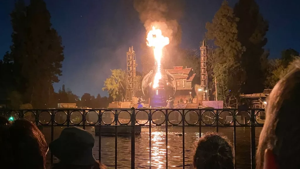 Maleficent dragonul a luat foc în timpul unui spectacol la Disneyland