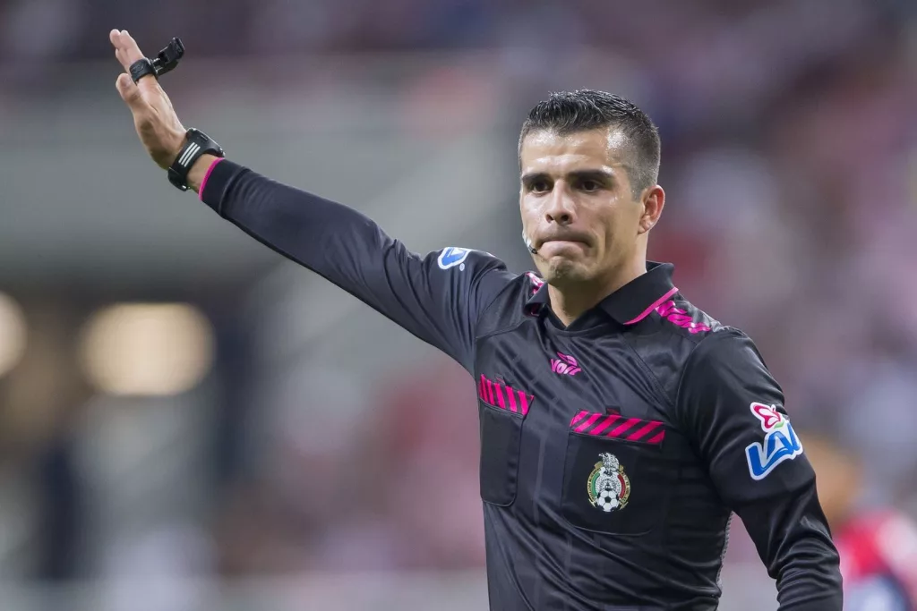 Un arbitru mexican, suspendat 12 meciuri după ce a agresat un jucător