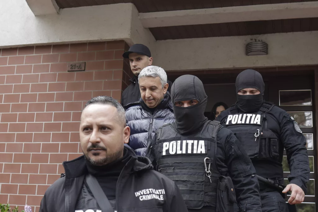 Dan Diaconescu a fost reţinut azi noapte