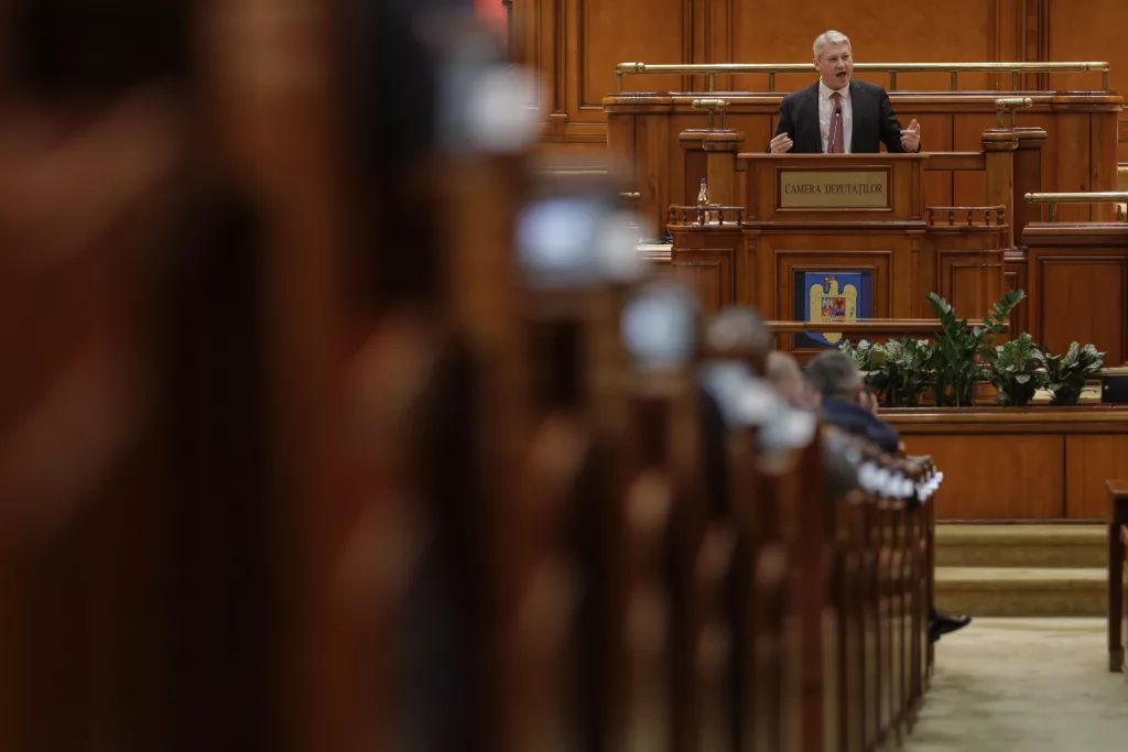 Codurile penale în varianta lui Predoiu au fost adoptate de Parlament