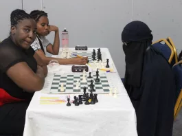 Un bărbat s-a deghizat în femeie pentru a trișa la o competiție de șah