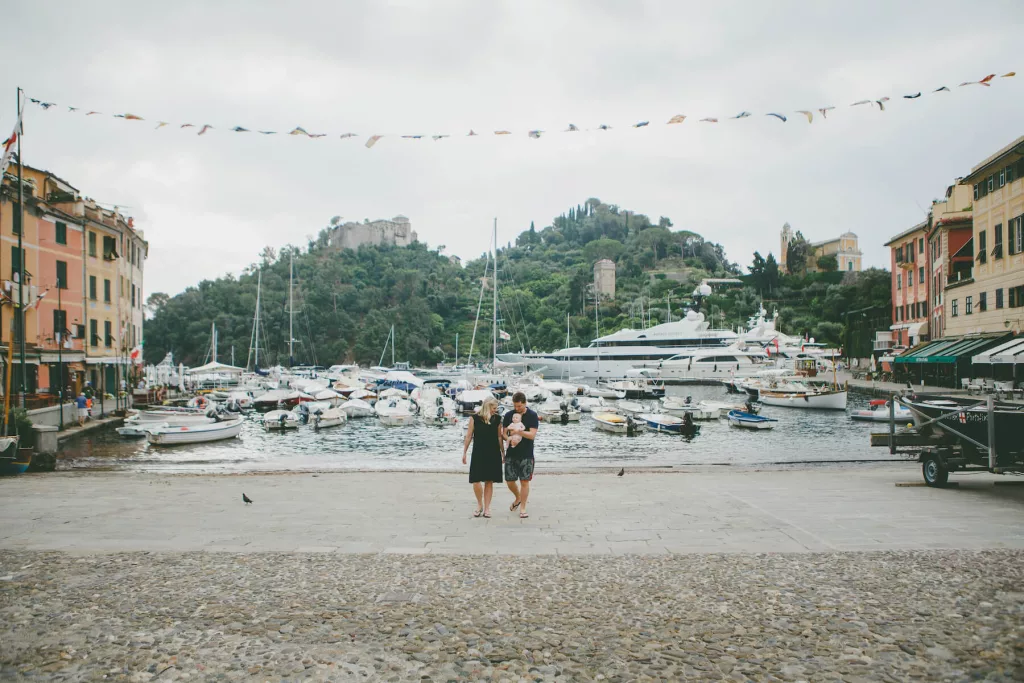 Turiștii din Portofino vor fi amendați dacă stau pe stradă