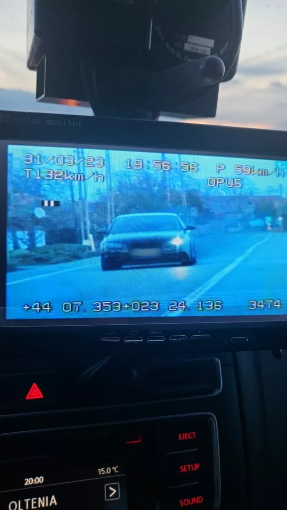 Prins cu peste 130 km/h și fără permis, pe Calea București