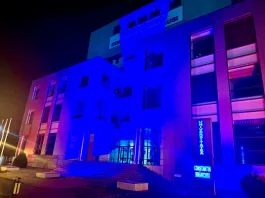 Clădirea UCB, iluminată în albastru pentru a marca Ziua Inetrnațională a Autismului