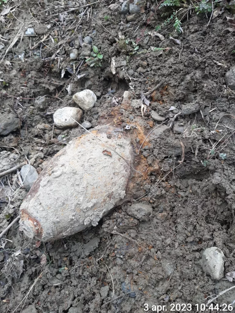 Vâlcea: Proiectil descoperit în pârâul Sălatrucel