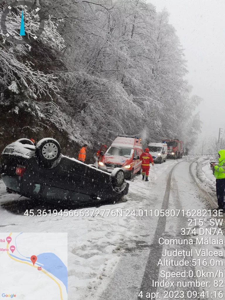 (VIDEO) Vâlcea: Un autoturism s-a răsturnat pe DN 7A