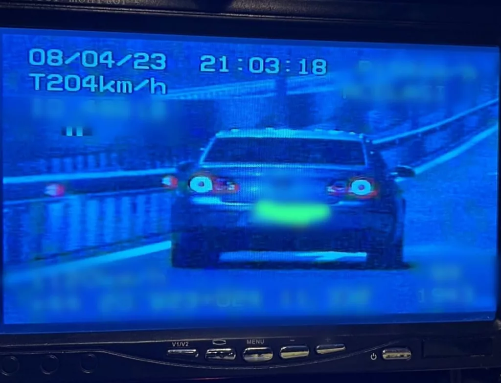 Un bucureştean circula cu 204 km/h pe Drumul Expres Craiova-Piteşti