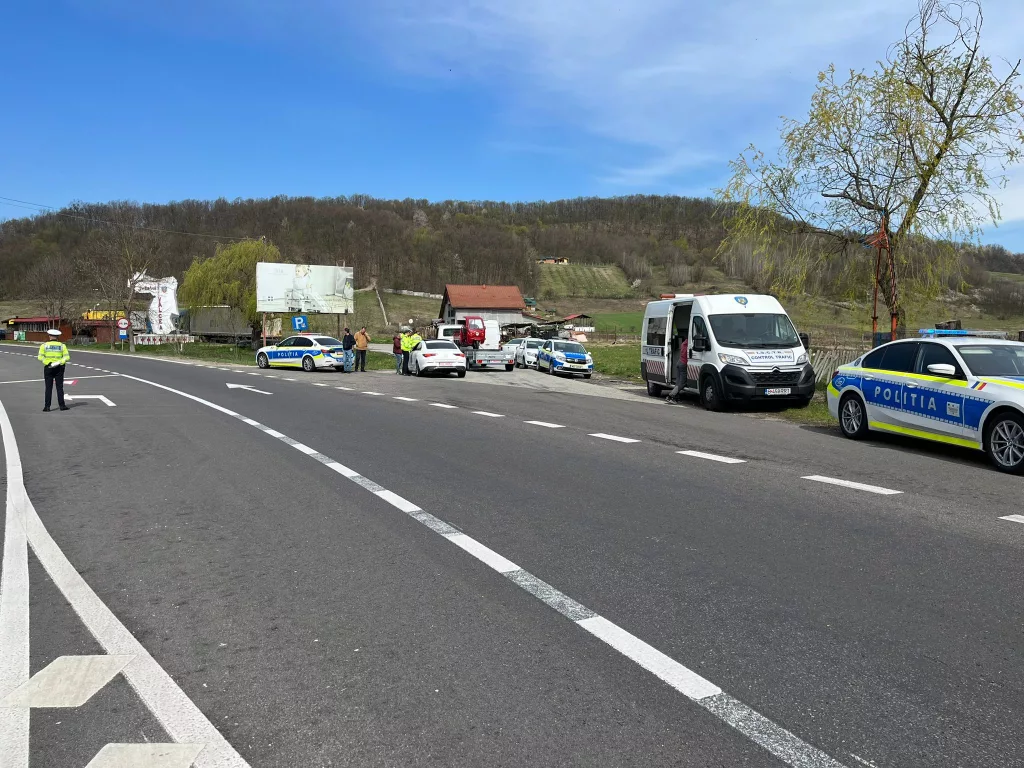 Vâlcea: A fugit de polițiști, după ce a făcut o depășire neregulamentară