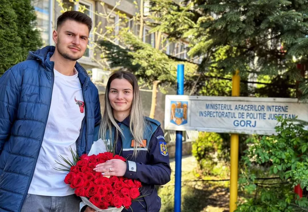 O viitoare polițistă, cerută în căsătorie în fața IPJ Gorj