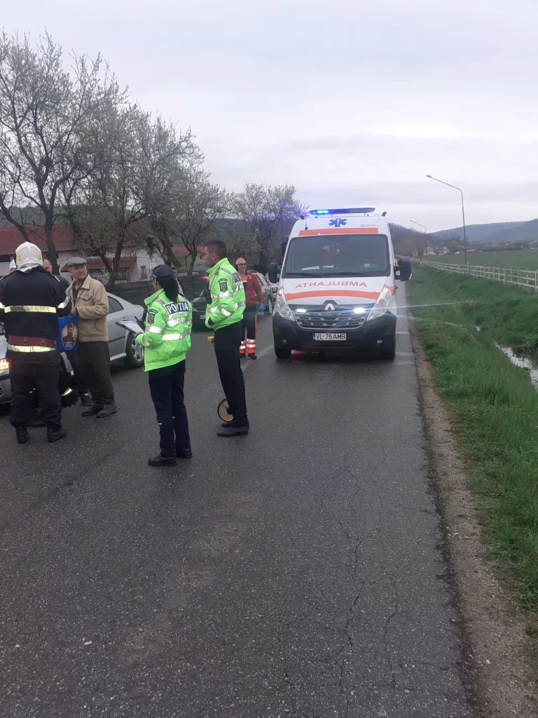 Vâlcea: Trei răniți, dintre care un copil de aproape 3 ani, în Mihăești