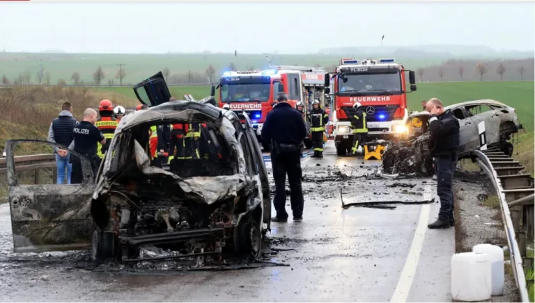 Un șofer băut a ucis șapte persoane într-un accident între trei mașini pe autostradă