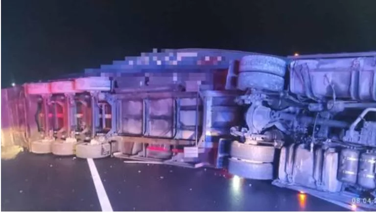 Accident mortal după ciocnirea unui TIR, cu un microbuz