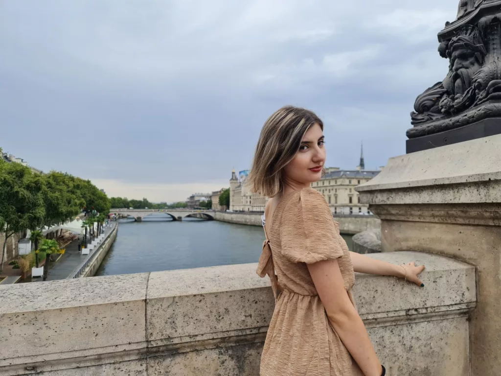 Singura elevă din Dolj, calificată la Olimpiada Naţională la Chimie, selectată în lotul lărgit al României