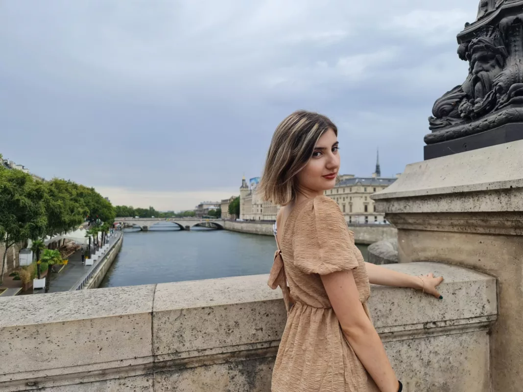 Amelia Milcu, singura elevă din Dolj selectată în lotul lărgit al României pentru Chimie