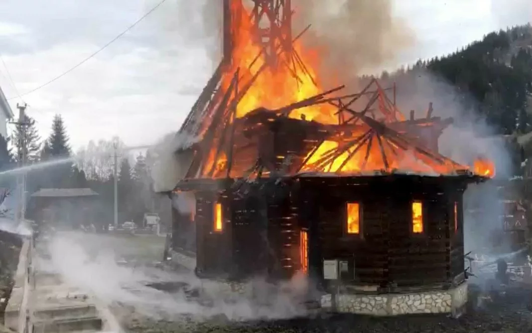Biserica de lemn din Borșa a ars în ziua de Florii