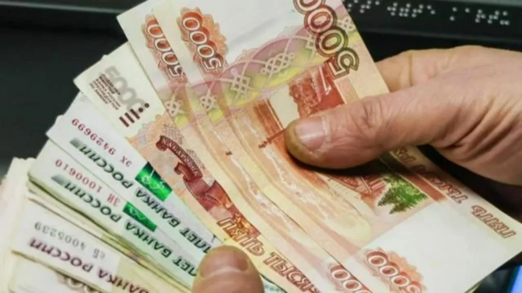 Rubla rusească, la cea mai mică valoare din ultimul an