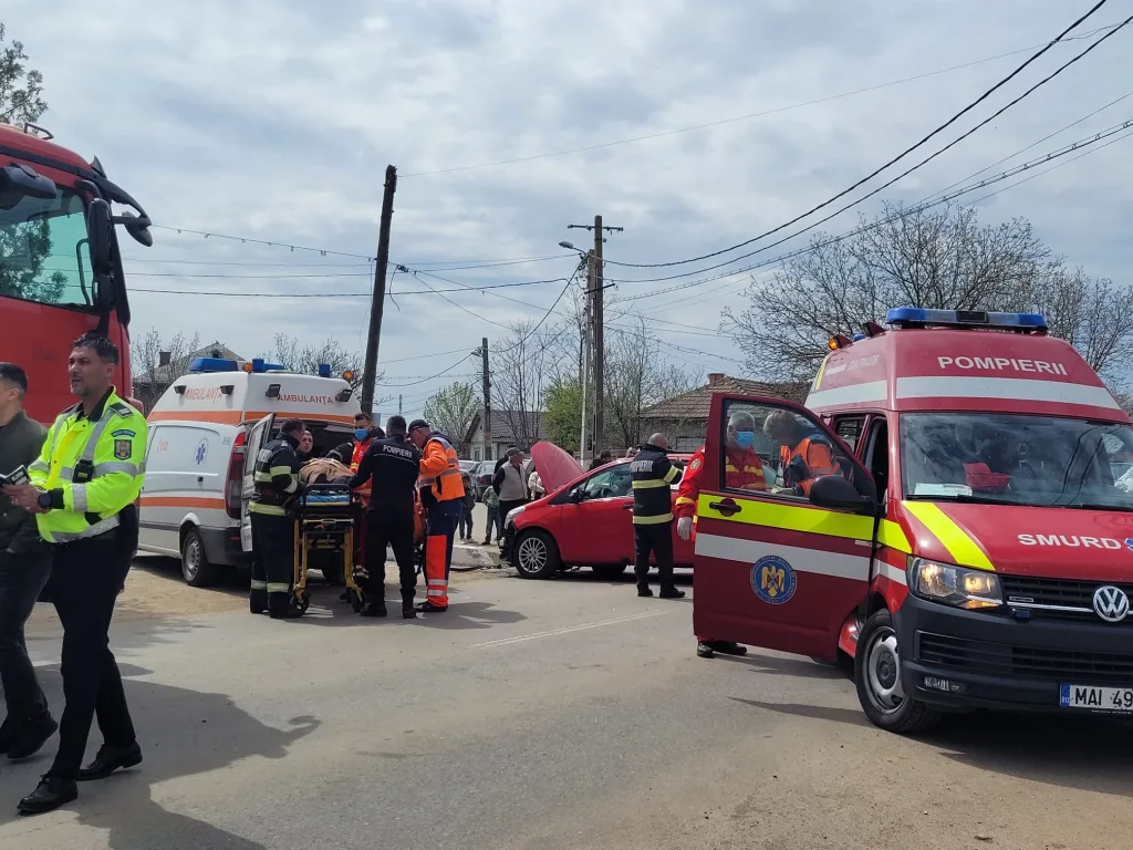 FOTO: Accident cu victime în Cerăt