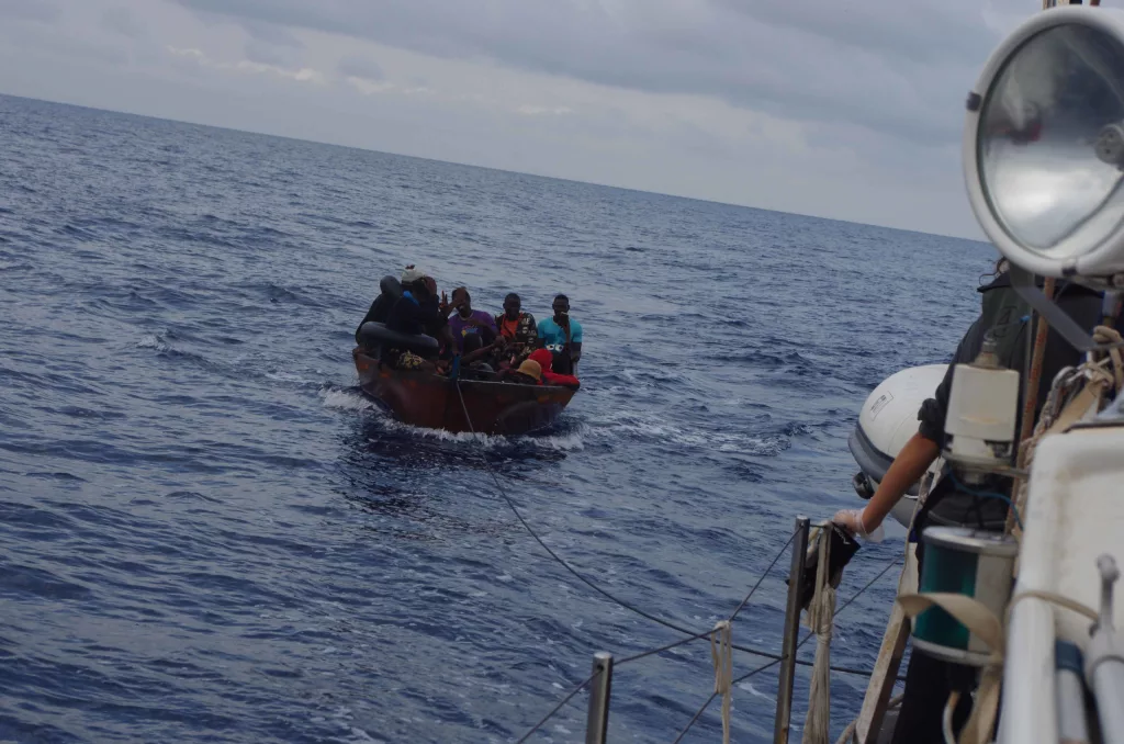 Doi imigranți morți, 20 dispăruți în Marea Mediterană, după ce o barcă s-a scufundat