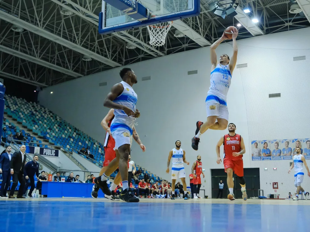 Baschet / SCMU Craiova învinge la Dinamo în deplasare și urcă pe șase în Top 10