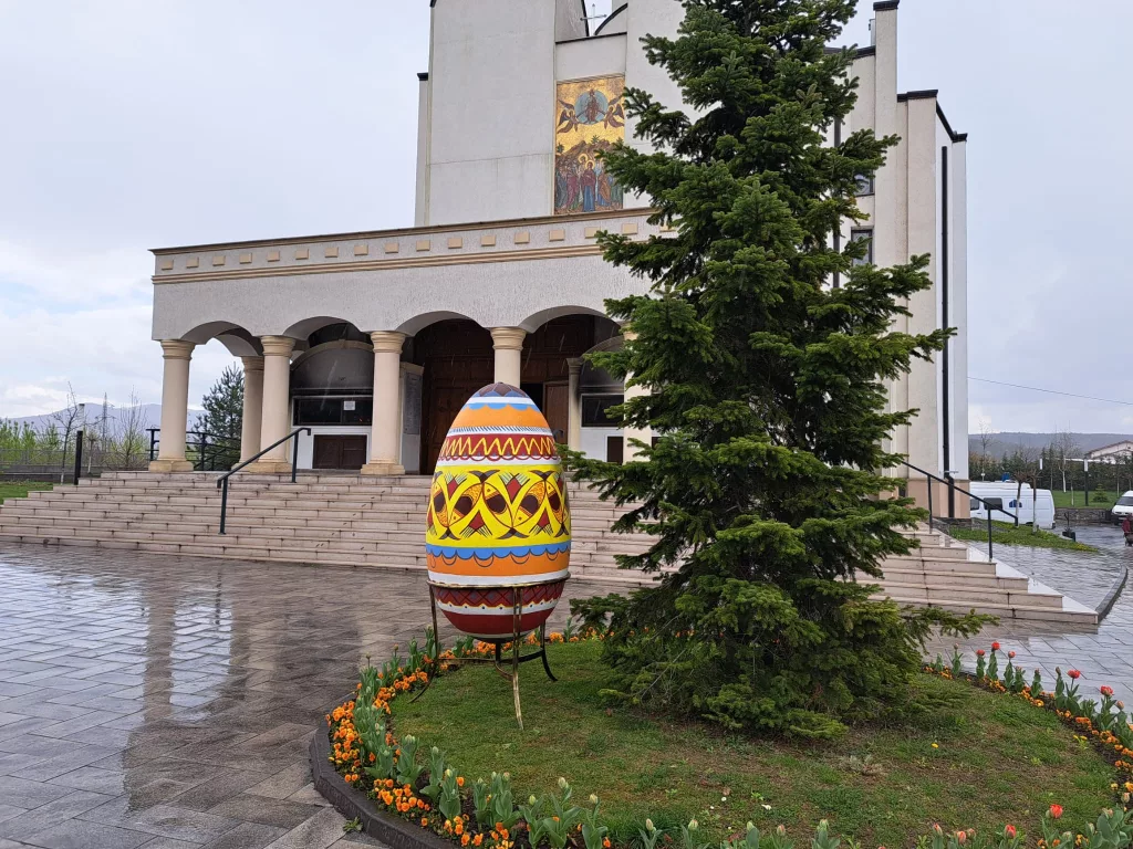 Râmnicul se îmbracă în haine festive pentru sărbătorile pascale