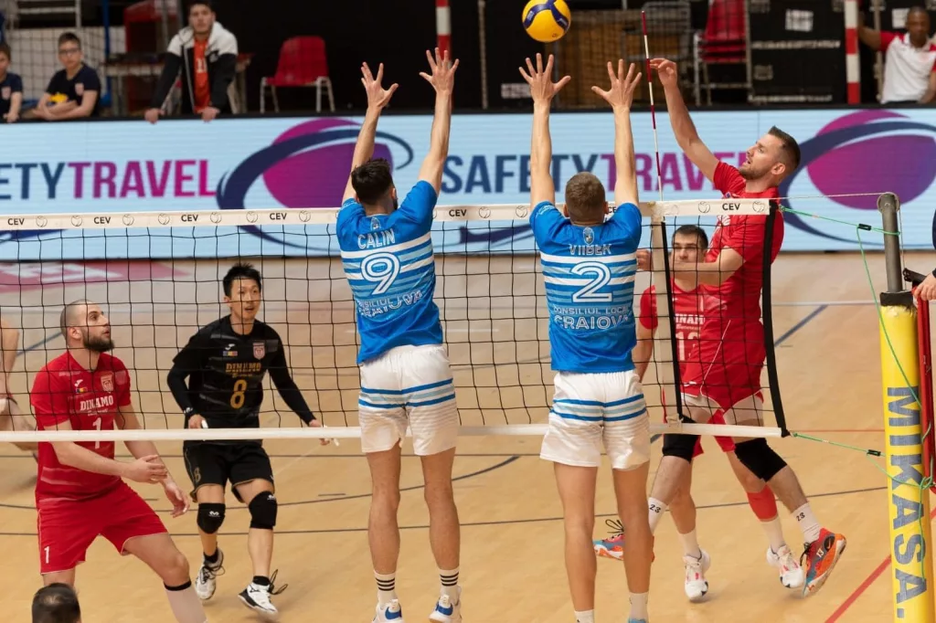 Volei (m) / Uriașă victorie! SCMU Craiova a câștigat la Dinamo și speră la bronz
