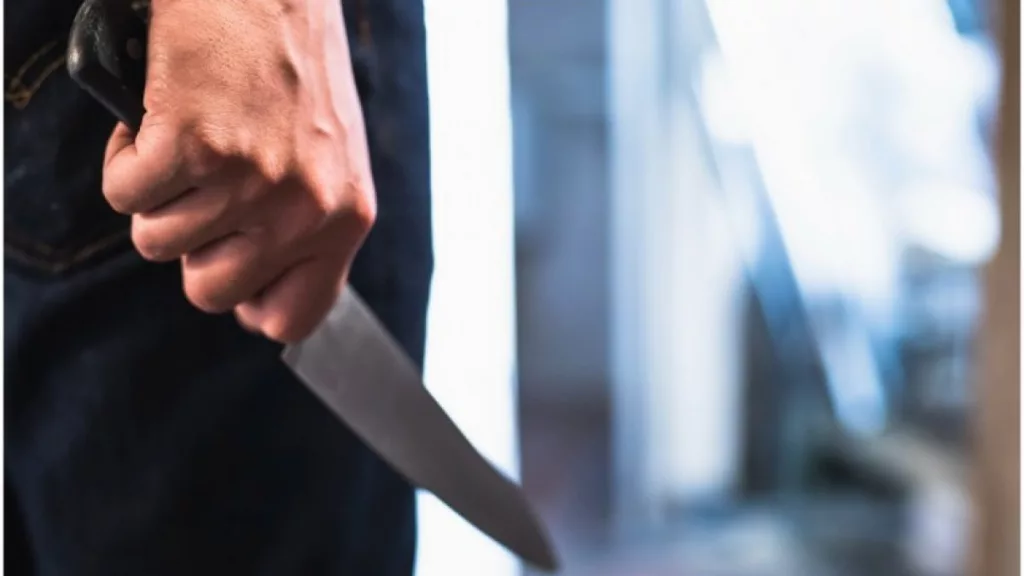 Bărbat înjunghiat pe stradă, ziua în amiaza mare, la Piteşti