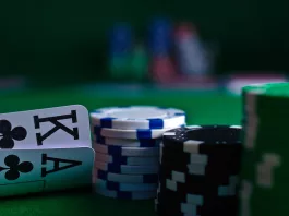 Arta blufului în poker: cum să-ți mărești șansele de reușită