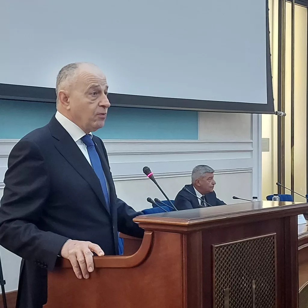 Geoană, între Mischii şi lubeniţele de Dăbuleni