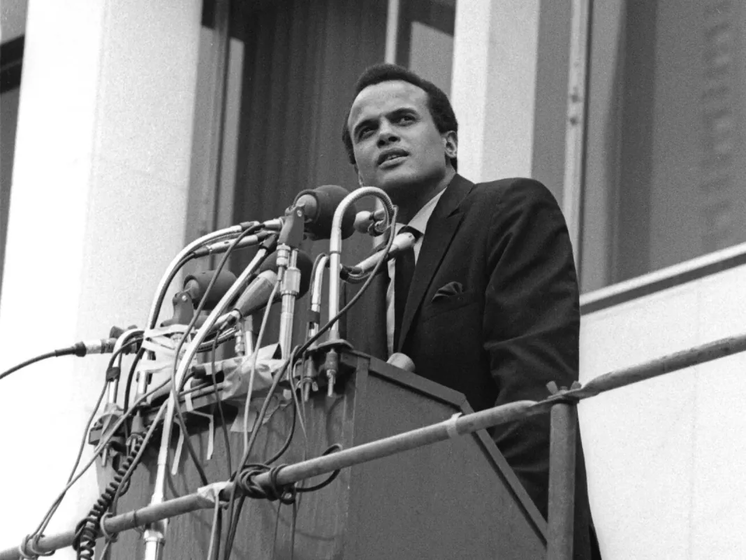 A murit legendarul cântăreţ, actor şi activist Harry Belafonte