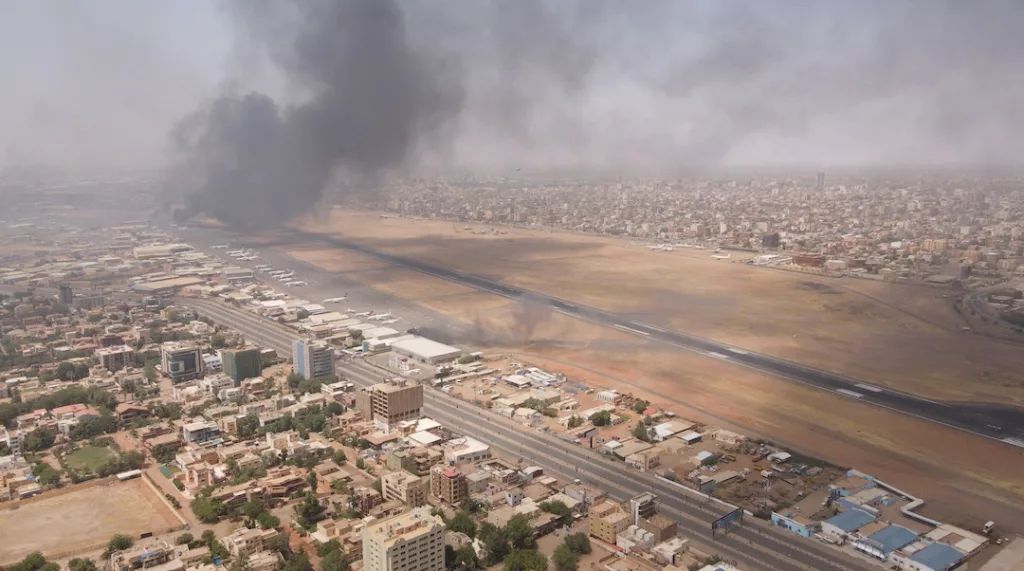 22 de români și 4 sudanezi vor să plece din Sudan