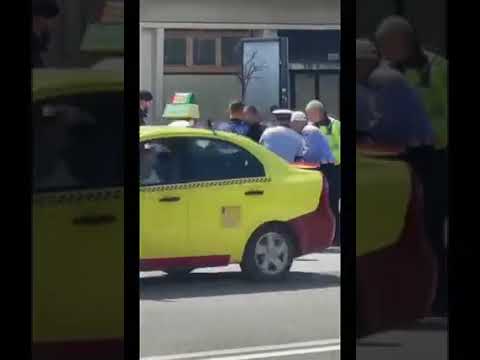 Motocilist ridicat de poliţişti, din trafic