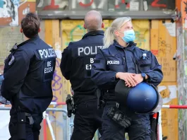 Un bărbat şi-a înjunghiat mortal fetiţa lângă o şcoală din Germania