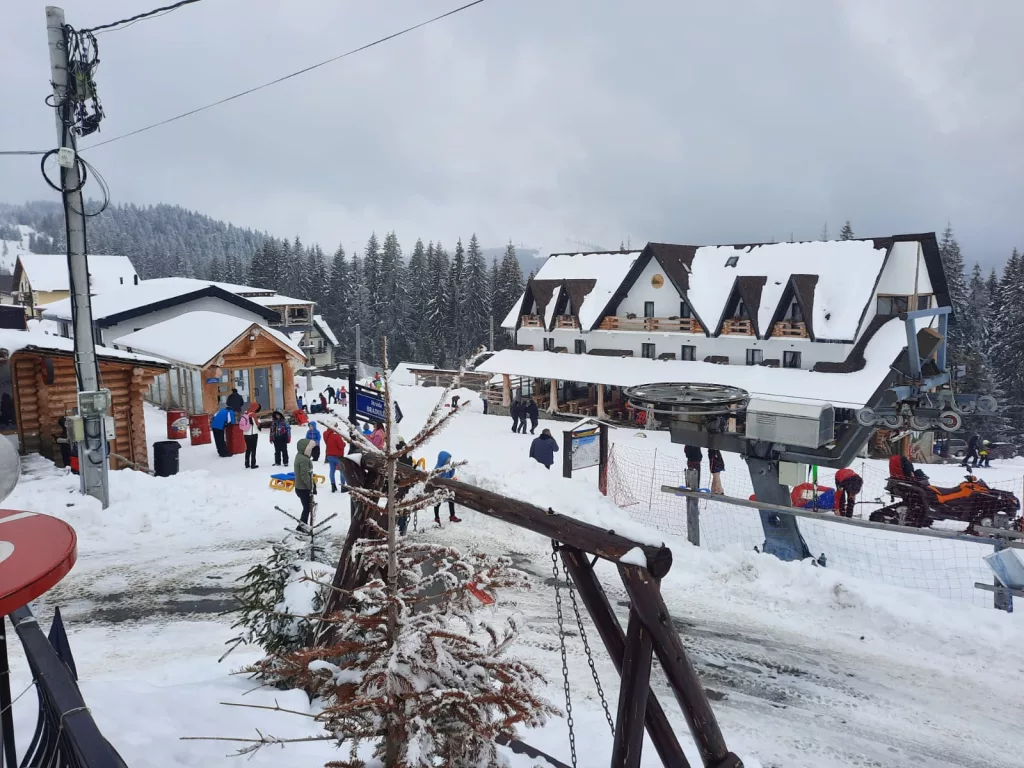 Pregătiri de Paște în stațiunea montană Rânca
