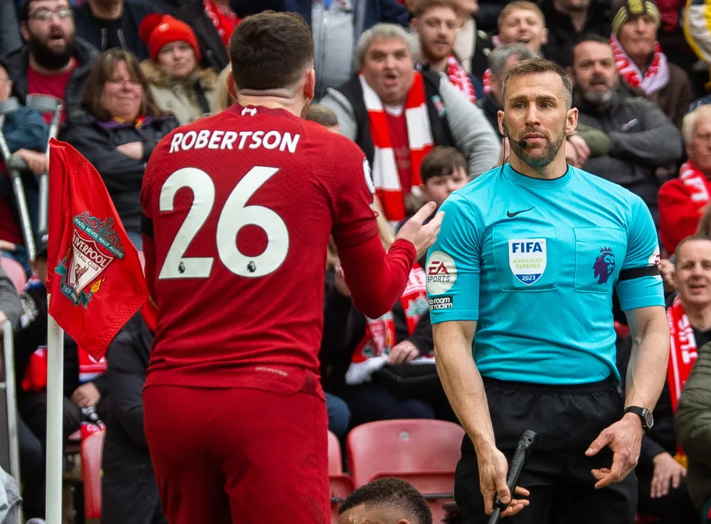 Premier League l-a suspendat pe arbitrul agresor