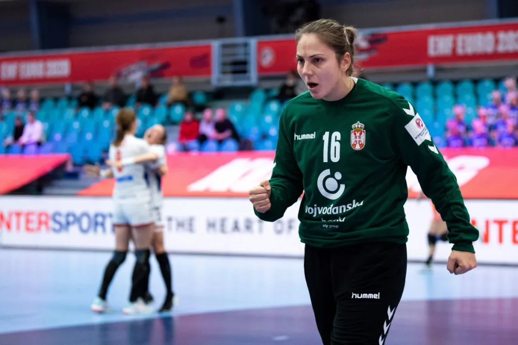 Handbal / A venit și portarul mult dorit! Jovana Risovic, de la Krim direct la SCM Craiova