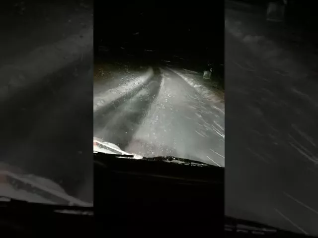 (VIDEO) Utilaje de deszăpezire intervin la Rânca
