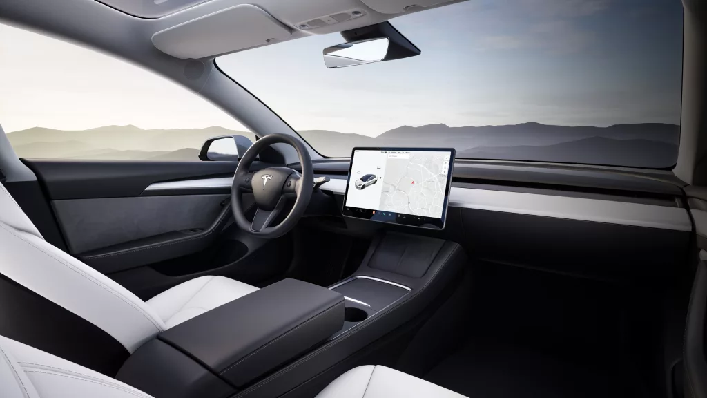 Tesla scade prețurile mașinilor electrice