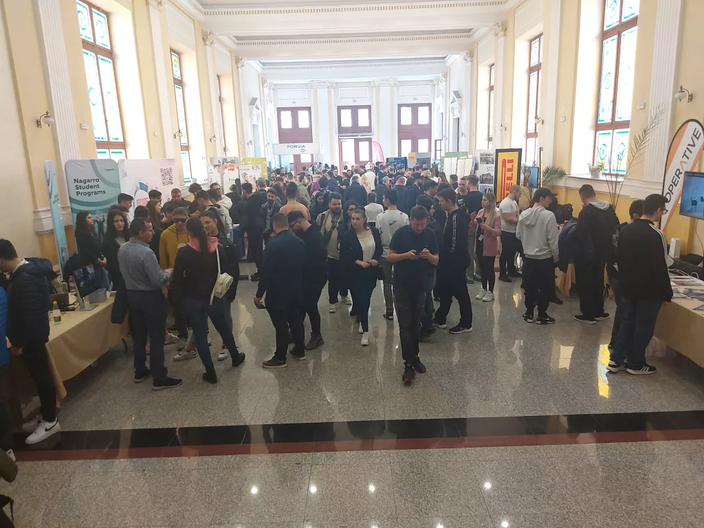 Companiile IT ofertează tinerii din Craiova încă din facultate
