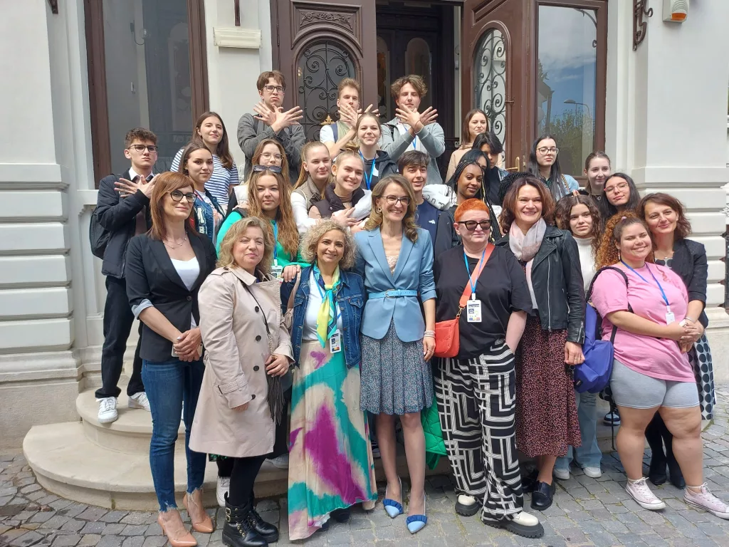 Liceul „Voltaire” din Craiova- lecţie cu elevi din Portugalia şi Lituania, pe tema diversităţii culturale
