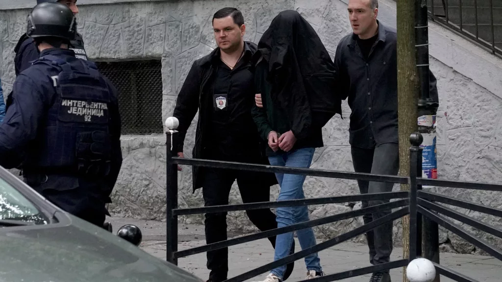 (VIDEO) Bilanţul atacului de la o şcoală din Belgrad: 9 morţi, 4 răniţi. Atacatorul, arestat