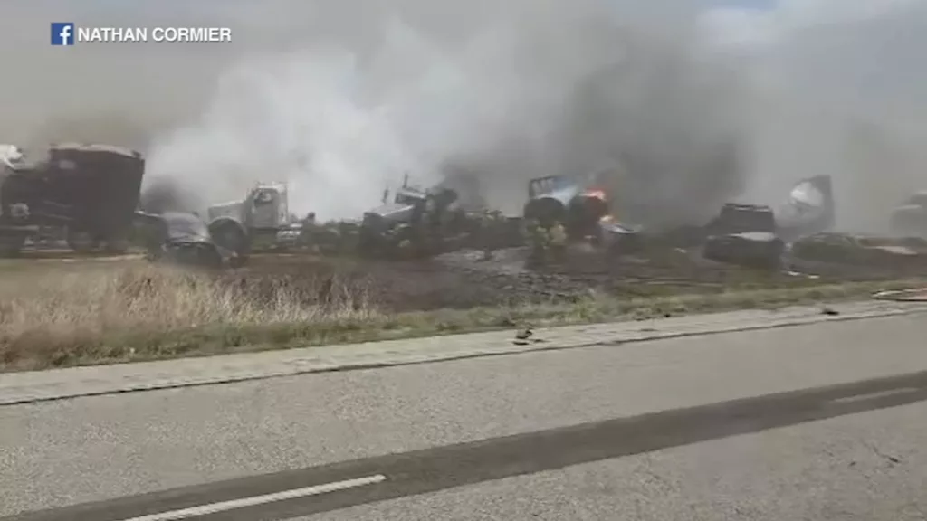 (VIDEO) Peste 30 de răniți și cel puțin 6 morți după accidentele în lanț de pe o autostradă din SUA